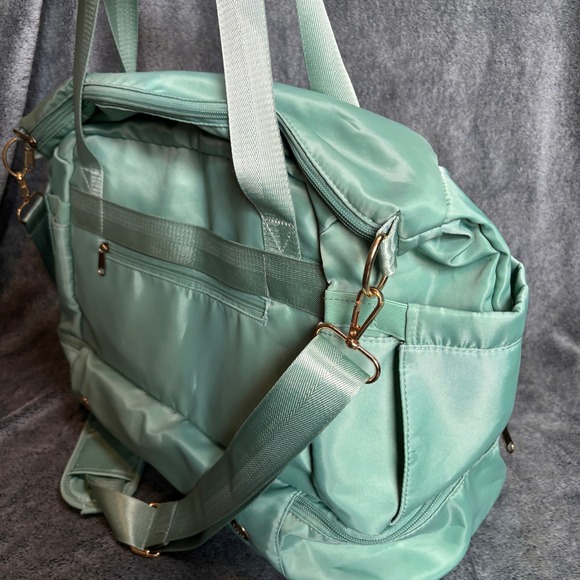 Young Living Essential Oils Green‎ Duffle Bag Travel Gym USB Port - Picture 2 of 15